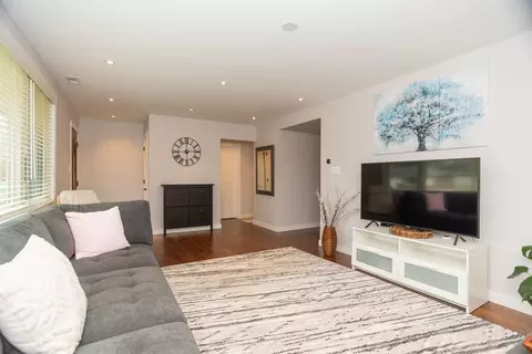 1087 S 6th Ave, Des Plaines, IL 60016 photo 3