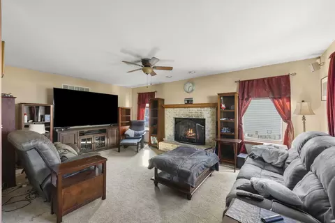 Living - 5301 Brier Glen Dr, Plainfield, IL 60586 photo 2 of 2