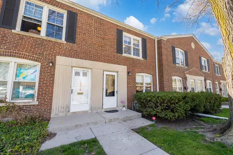 2956 Des Plaines Ave, North Riverside, IL 60546