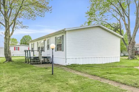 500 Richland St, Mahomet, IL 61853