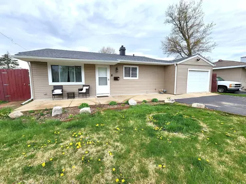 26 Thrush Rd, Carpentersville, IL 60110