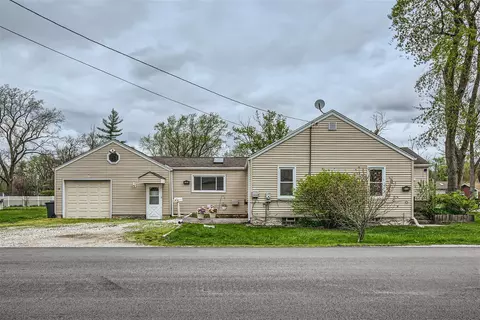 100 N Rebecca St, Glenwood, IL 60425