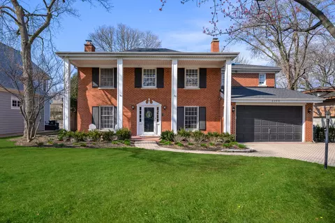 2200 Swainwood Dr, Glenview, IL 60025