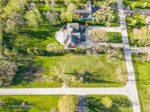 7703 Hamilton Ave, Burr Ridge, IL 60527 photo 3