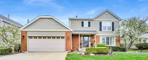 1095 John Dr, Hoffman Estates, IL 60169