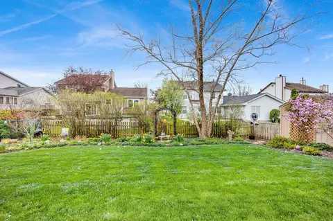 Exterior - 1095 John Dr, Hoffman Estates, IL 60169 photo 18 of 18