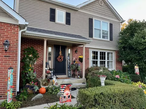 Exterior - 1095 John Dr, Hoffman Estates, IL 60169 photo 4 of 18