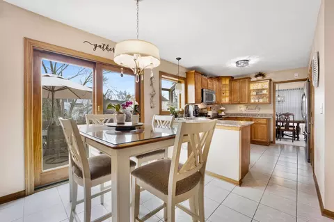 Dining - 1095 John Dr, Hoffman Estates, IL 60169 photo 1 of 4