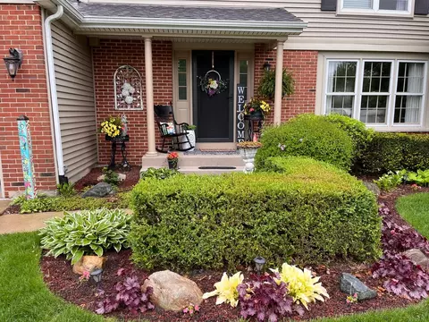 Exterior - 1095 John Dr, Hoffman Estates, IL 60169 photo 5 of 18