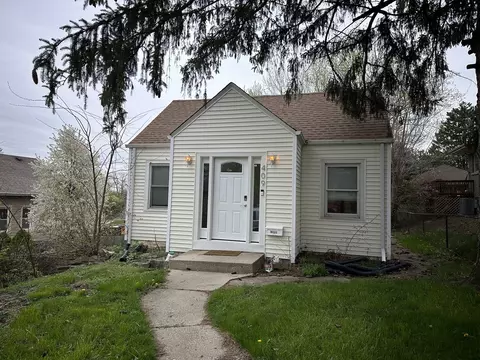 409 Singer Ave, Lemont, IL 60439