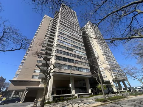 6301 N Sheridan Rd #15J, Chicago, IL 60660
