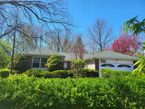 1451 S Parkview Ter, Algonquin, IL 60102