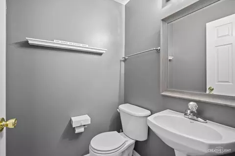 Bath - 3919 Blackstone Dr, Aurora, IL 60504 photo 1 of 3