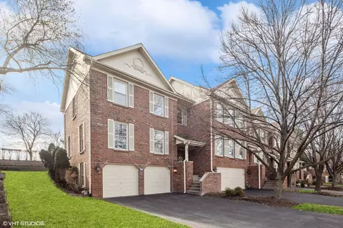 853 Seminary Cir, Glen Ellyn, IL 60137