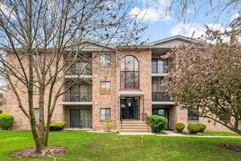 13248 W Circle Drive Pkwy #402, Crestwood, IL 60445