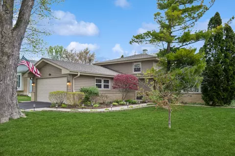 1118 W Westwood Trl, Addison, IL 60101