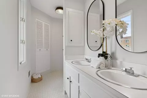 Bath - 535 Forest Ave, Evanston, IL 60202 photo 2 of 3