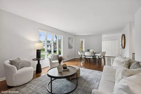 Living - 535 Forest Ave, Evanston, IL 60202 photo 2 of 5