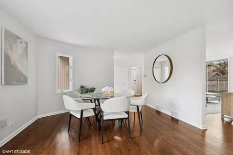 Dining - 535 Forest Ave, Evanston, IL 60202 photo 2 of 4