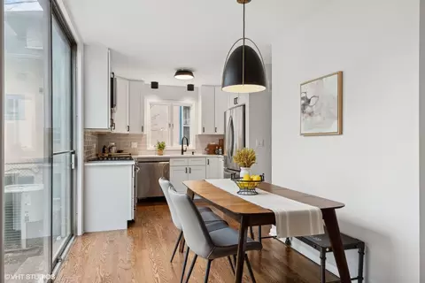 Dining - 535 Forest Ave, Evanston, IL 60202 photo 3 of 4