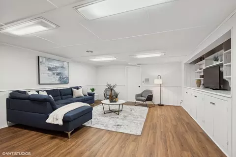 Living - 535 Forest Ave, Evanston, IL 60202 photo 4 of 5