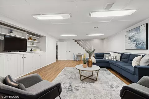 Living - 535 Forest Ave, Evanston, IL 60202 photo 5 of 5