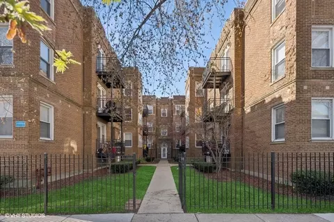 1449 W Victoria St #3B, Chicago, IL 60660