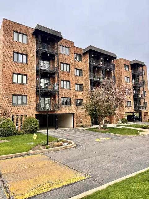 9382 Landings Ln #504, Des Plaines, IL 60016