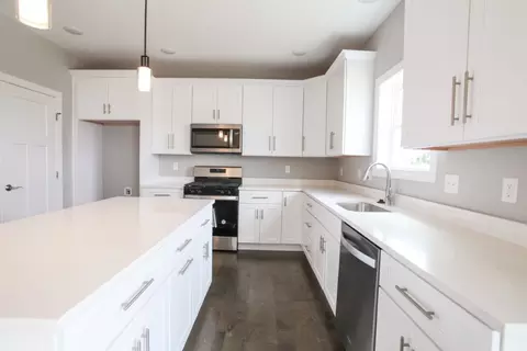 Kitchen - 21 Fedor Cir, Bloomington, IL 61705 photo 4 of 4