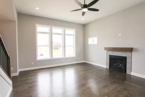 Living - 21 Fedor Cir, Bloomington, IL 61705 photo 2 of 6