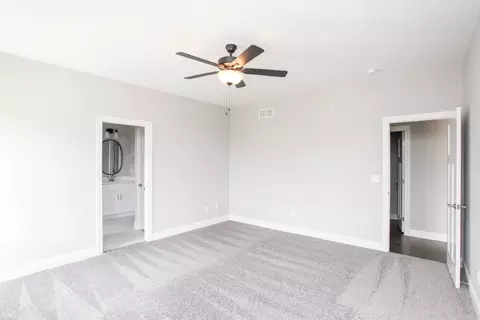 Living - 21 Fedor Cir, Bloomington, IL 61705 photo 5 of 6