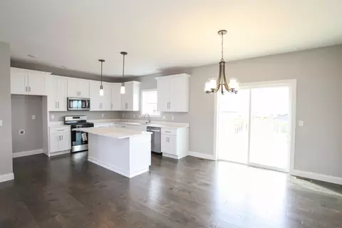 Kitchen - 21 Fedor Cir, Bloomington, IL 61705 photo 3 of 4