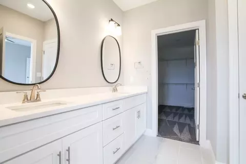 Bath - 21 Fedor Cir, Bloomington, IL 61705 photo 2 of 4