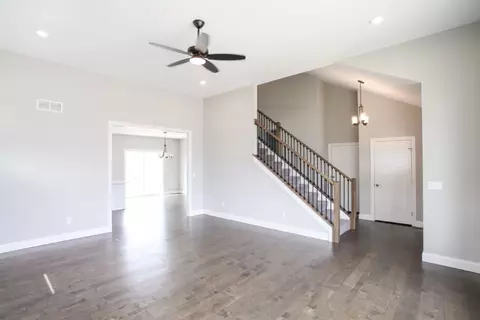 Living - 21 Fedor Cir, Bloomington, IL 61705 photo 4 of 6