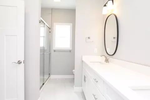 Bath - 21 Fedor Cir, Bloomington, IL 61705 photo 3 of 4