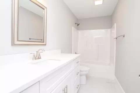 Bath - 21 Fedor Cir, Bloomington, IL 61705 photo 4 of 4