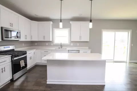 Kitchen - 21 Fedor Cir, Bloomington, IL 61705 photo 2 of 4