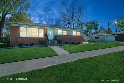 105 W Vine St, Arlington Heights, IL 60004