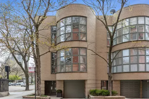 141 W Schiller St, Chicago, IL 60610