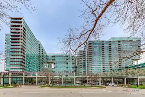 9715 Woods Dr #701, Skokie, IL 60077