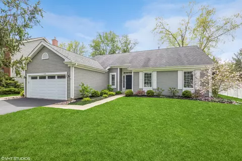 415 Galway Dr, Cary, IL 60013