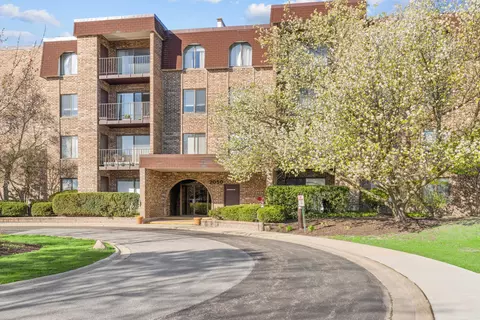 2050 Valencia Dr #112, Northbrook, IL 60062