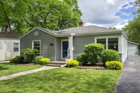 321 N Mozart St, Palatine, IL 60067