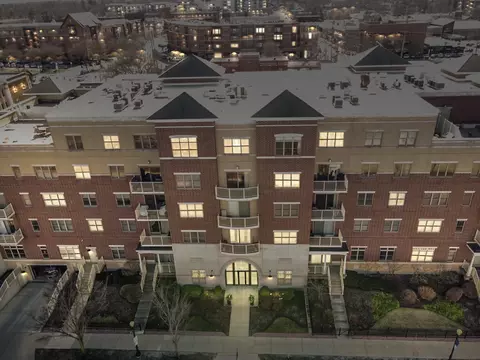 965 Rogers St #206, Downers Grove, IL 60515