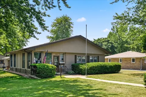 350 E Chestnut St, Paxton, IL 60957