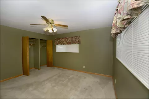 Bedroom - 821 Tomahawk Dr, Ottawa, IL 61350 photo 2 of 3