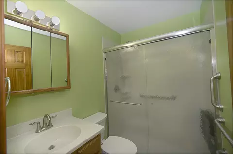 Bath - 821 Tomahawk Dr, Ottawa, IL 61350 photo 1 of 1
