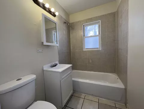 Bath - 14719 Loomis Ave, Harvey, IL 60426 photo 1 of 2