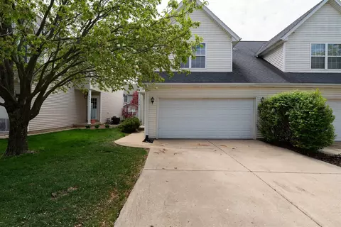 1219 Riviera Dr, Bloomington, IL 61701
