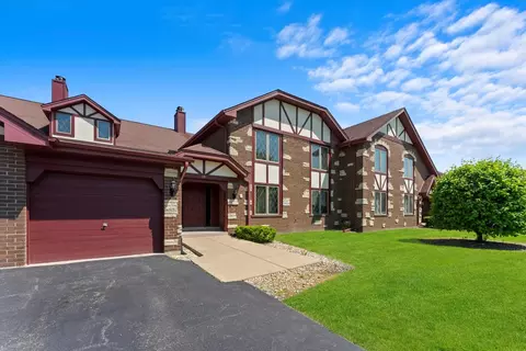 201 Lake Dr #2B, Olympia Fields, IL 60461